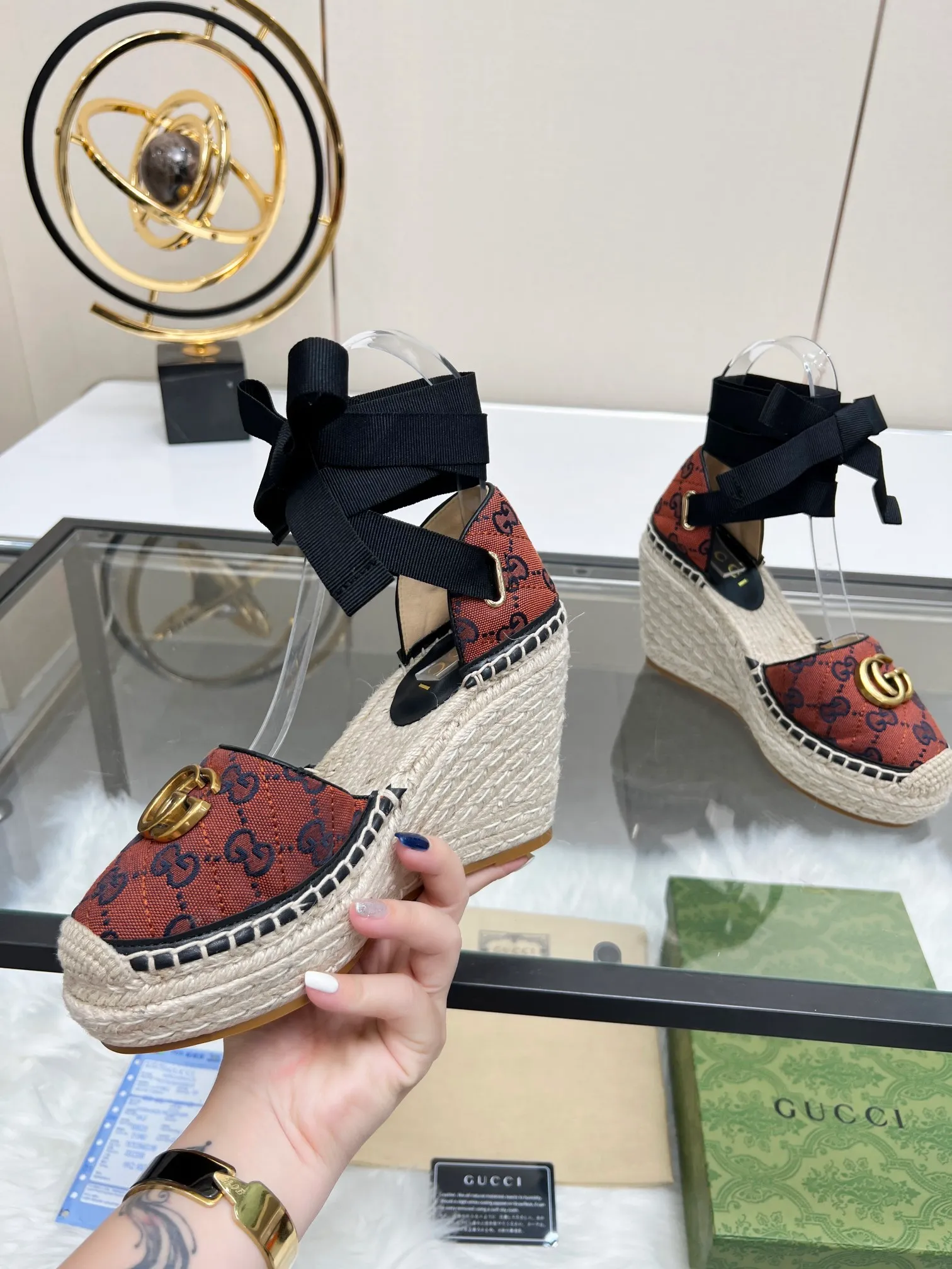 👟👟Ex-factory price 440👟👟 GUCCI wedge fisherman sandals, thick-soled straw, high-end quality, fabric: double G fabric, electric embroidery, lining: mixed sheepskin lining, yardage: 35 ~ 42, color: light blue. Dear new and old customers, the picture has been updated, please transfer the image to change. The upgraded version of the wedge heel currently has more than 40 colors. Transfer the image and sell it.